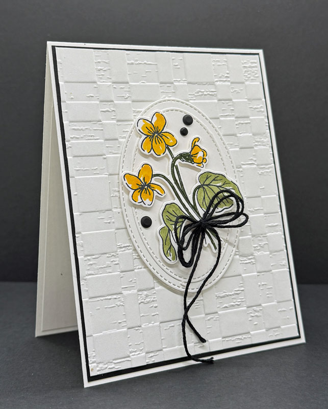 Elegant Simplicity: Framed Violets on Rustic Check